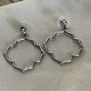 James Avery Sterling Venetian Drop Earrings

Still sold in store for $110